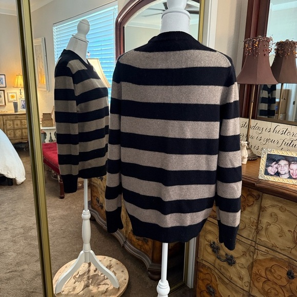 Magaschoni Men's Black and Cream 100% Cashmere Knit Sweater - Picture 4 of 7